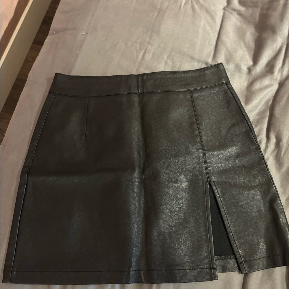 Lioness Black Mini Pencil Skirt with Slit
